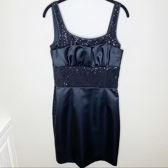 Badgley Mischka Dresses & Skirts - Badgley Mischka Black Sequin Satiny Cocktail Dress